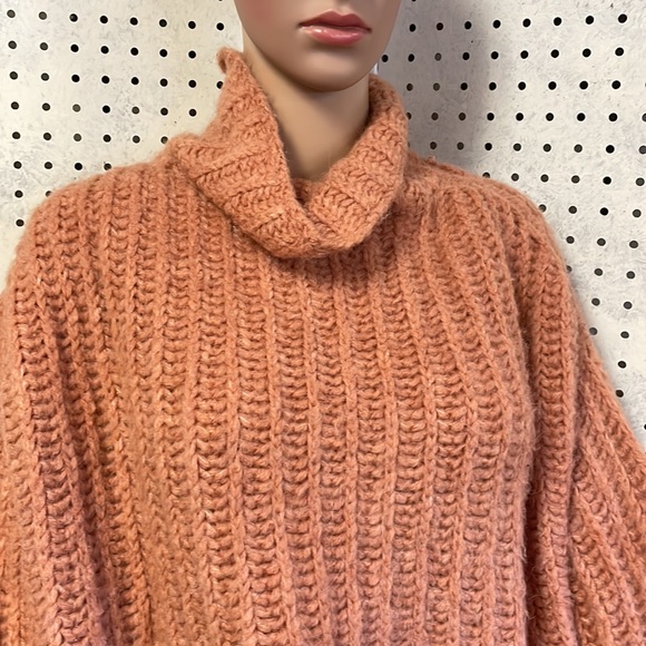 Free People sweater - Picture 4 of 8